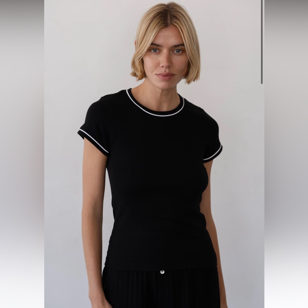DONNI The Baby Rib Contrast Tee
